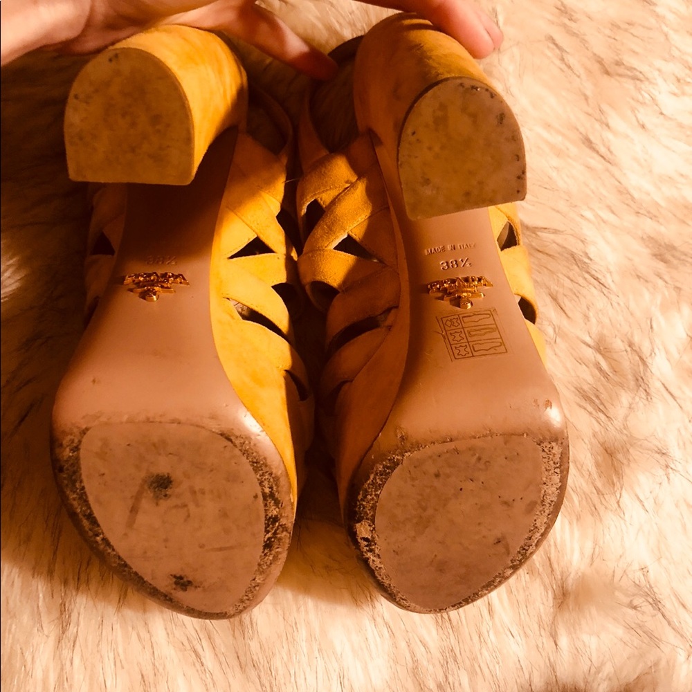 Prada - Picture 3 of 3